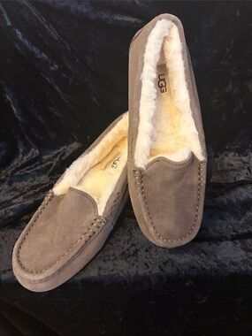 NWT Ugg size 7 no tag no box.  But brand new.